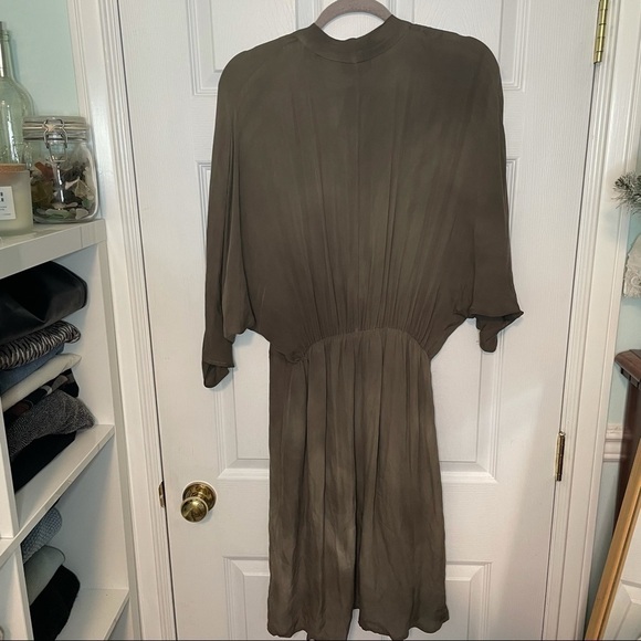 Aritzia Babaton NWT 100% Silk Dress Medium - Picture 3 of 6